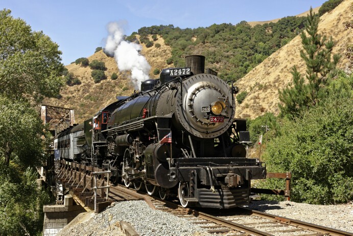 SP 2472 in Niles Canyon.jpg