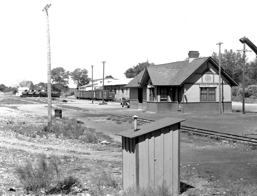 Farmington Depot, Conoco dealer in background. small.jpg