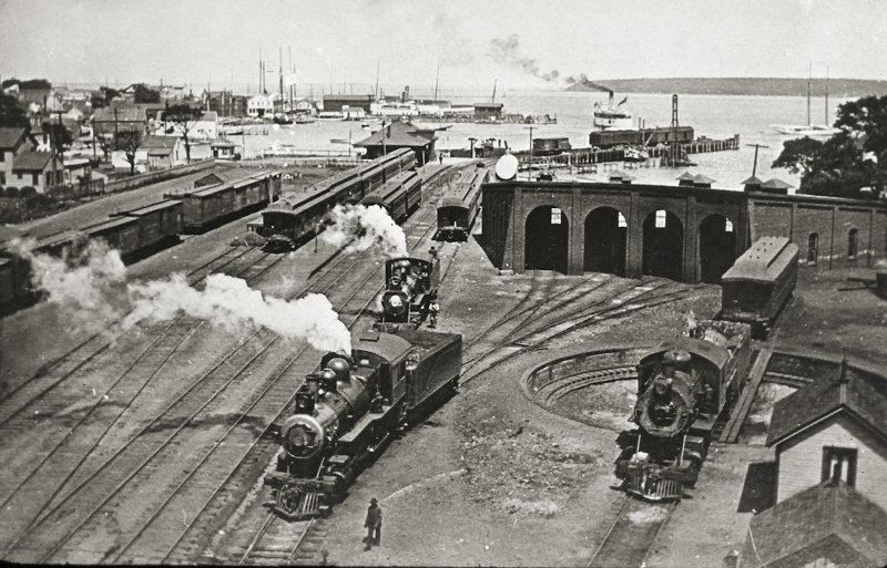 Station-Greenport-Yardview-c.1906.jpg