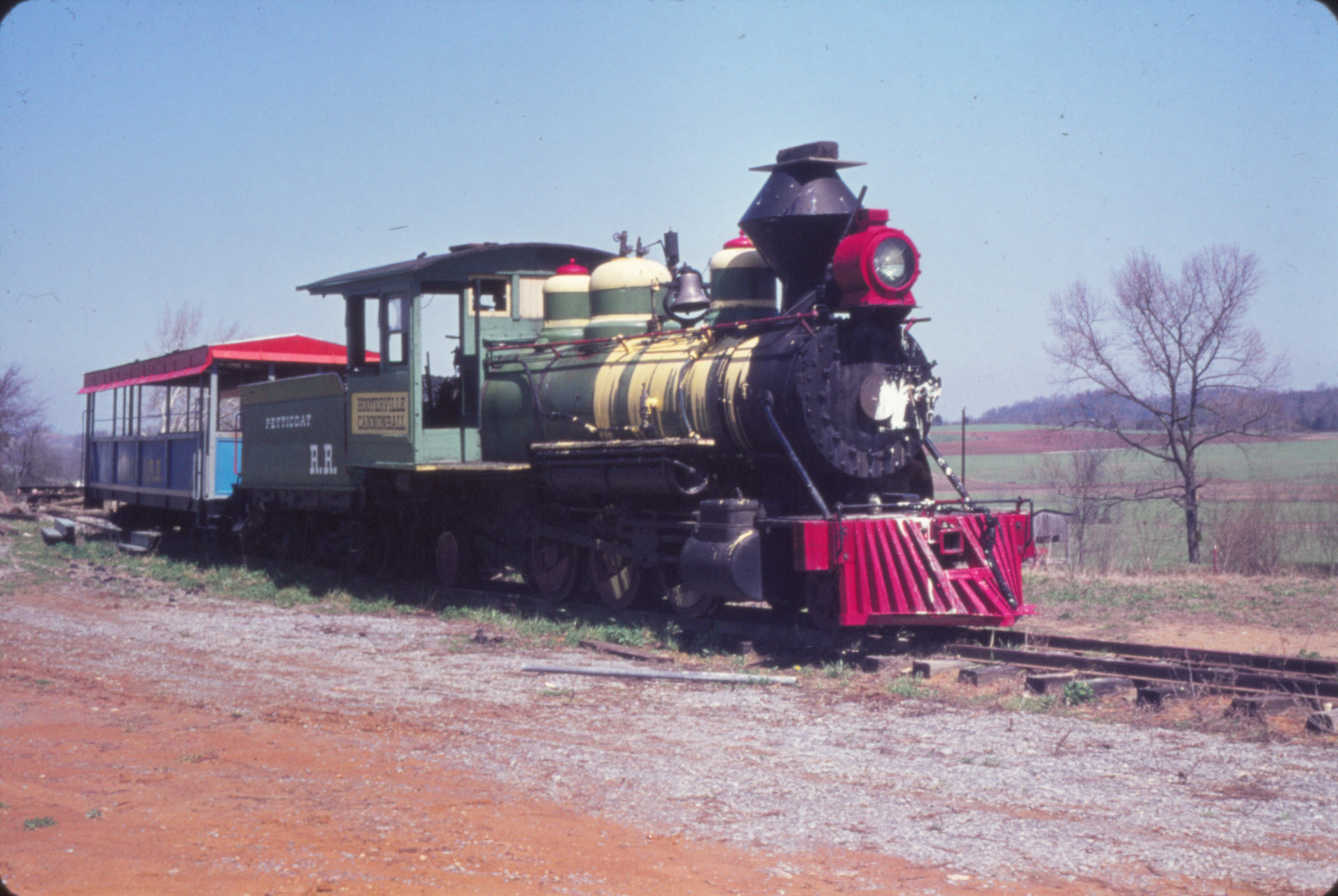 KM Rly 4, Sevierville TN, Apr 1967.jpg