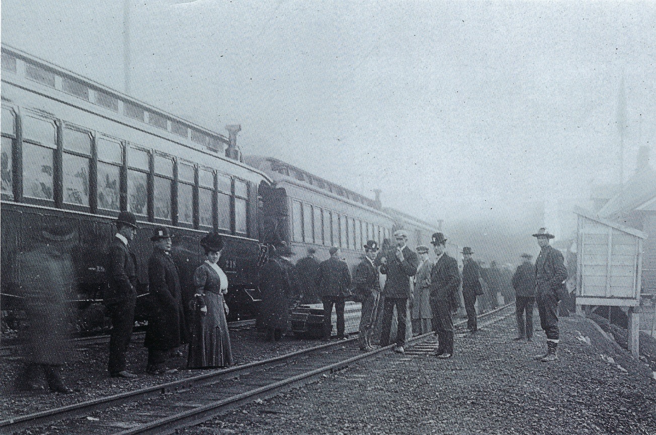 8. WP&amp;YR Coach 218 (no Miller platform, 1902~1912).jpg