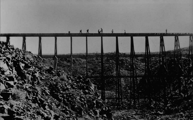The_highest_trestle_of_the_Death_Valley_Railroad,_August_1914.jpg