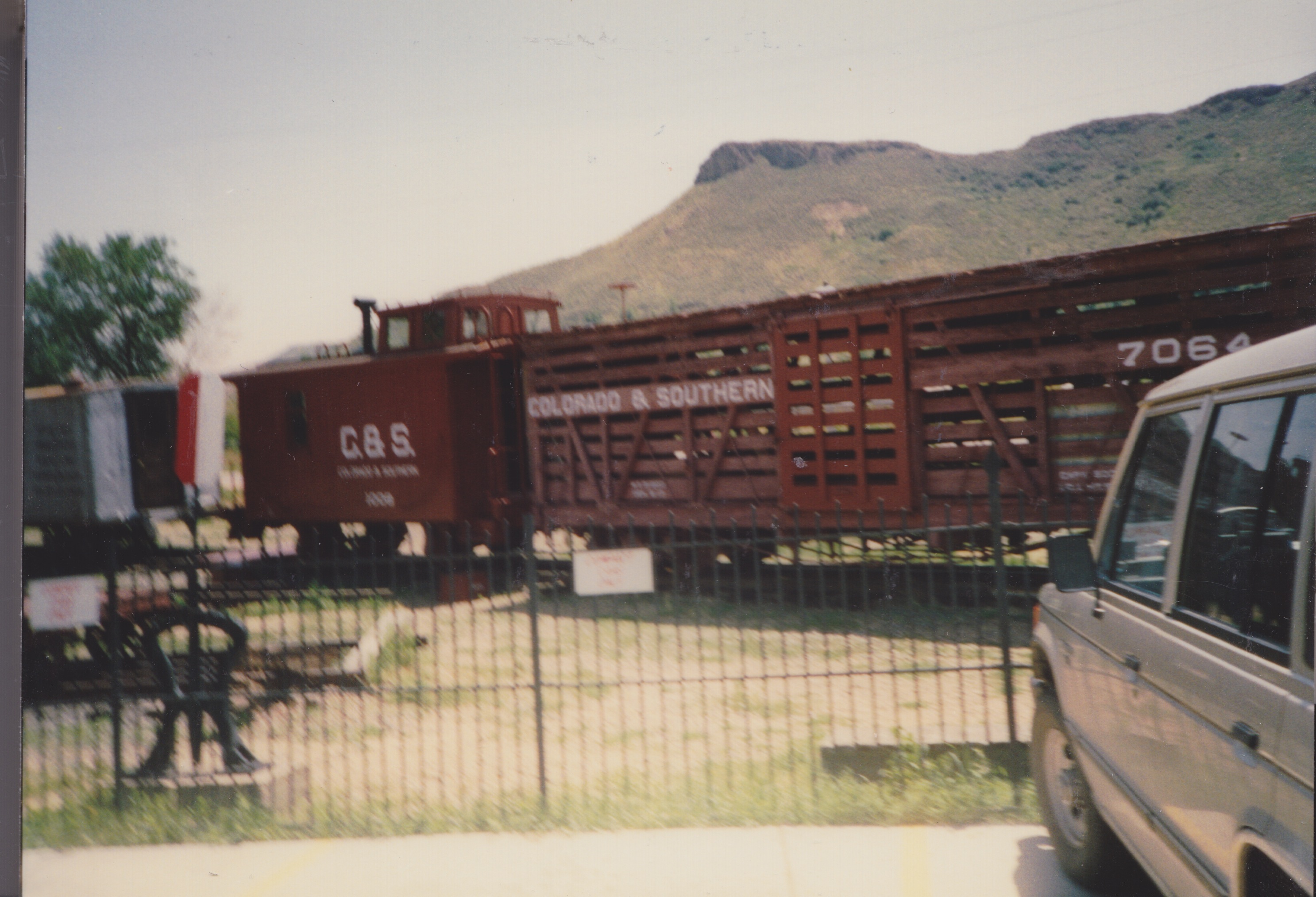 CRRM 1 stock car, caboose 1009 1991.jpeg