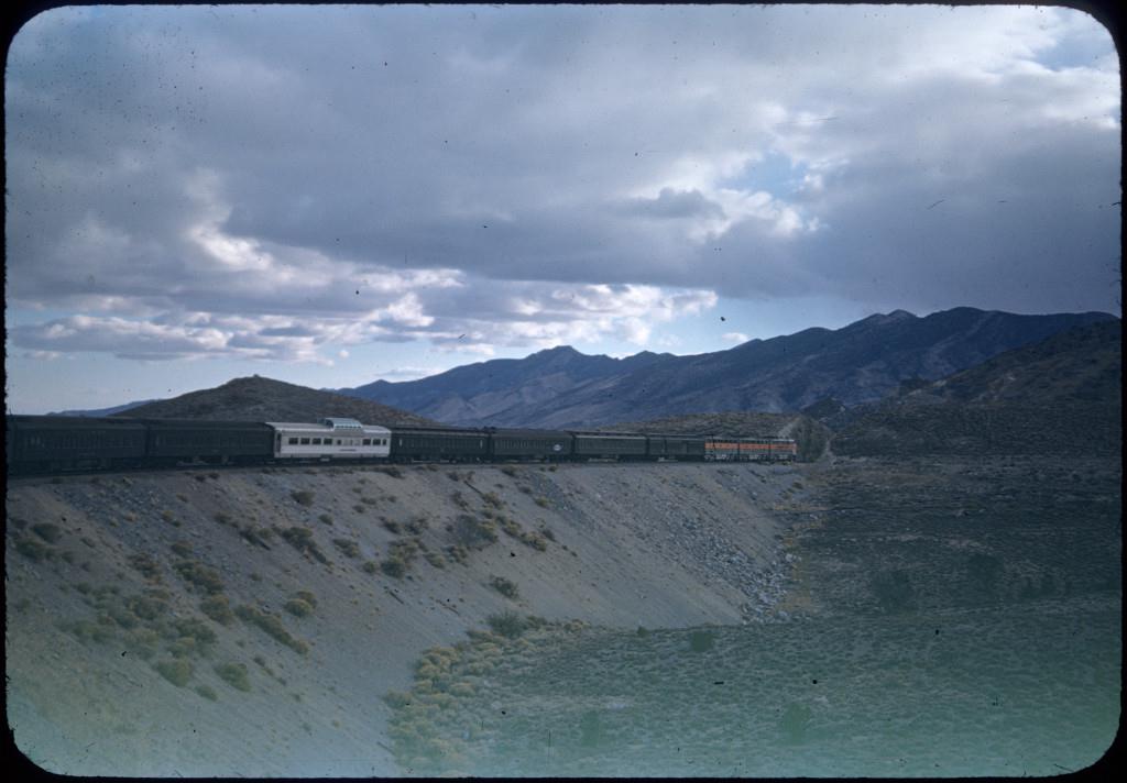 WP F3s train 40. eb Exposition Flyer. Arnold Loop NV Oct1948 - Bill Wolverton photo at U of Utah.jpg